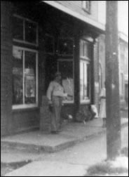 Gullets Store, 1943